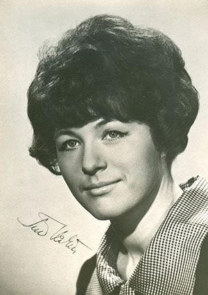 Газета Televisioon, № 52 (261) за 1966 год - Тийю Варик (фотография 60-х годов с автографом певицы)